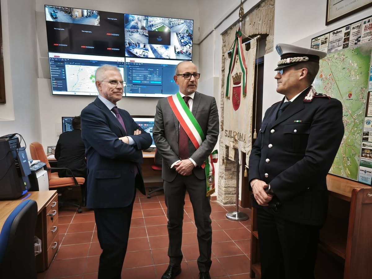 In occasione del Comitato Provinciale per l'Ordine e la Sicurezza Pubblica il Prefetto dell'Aquila visita la Centrale Operativa della Polizia Locale di Sulmona