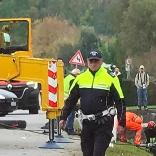 Per il Comune di Oderzo si invia la foto allegata scattata in occasione di un incidente stradale con esiti mortali e con uno scuolabus  carico finito in un fossato.

L'operatore di PL ha saputo dirimere la situazione mettendo in sicurezza le persone e l'area. 

 