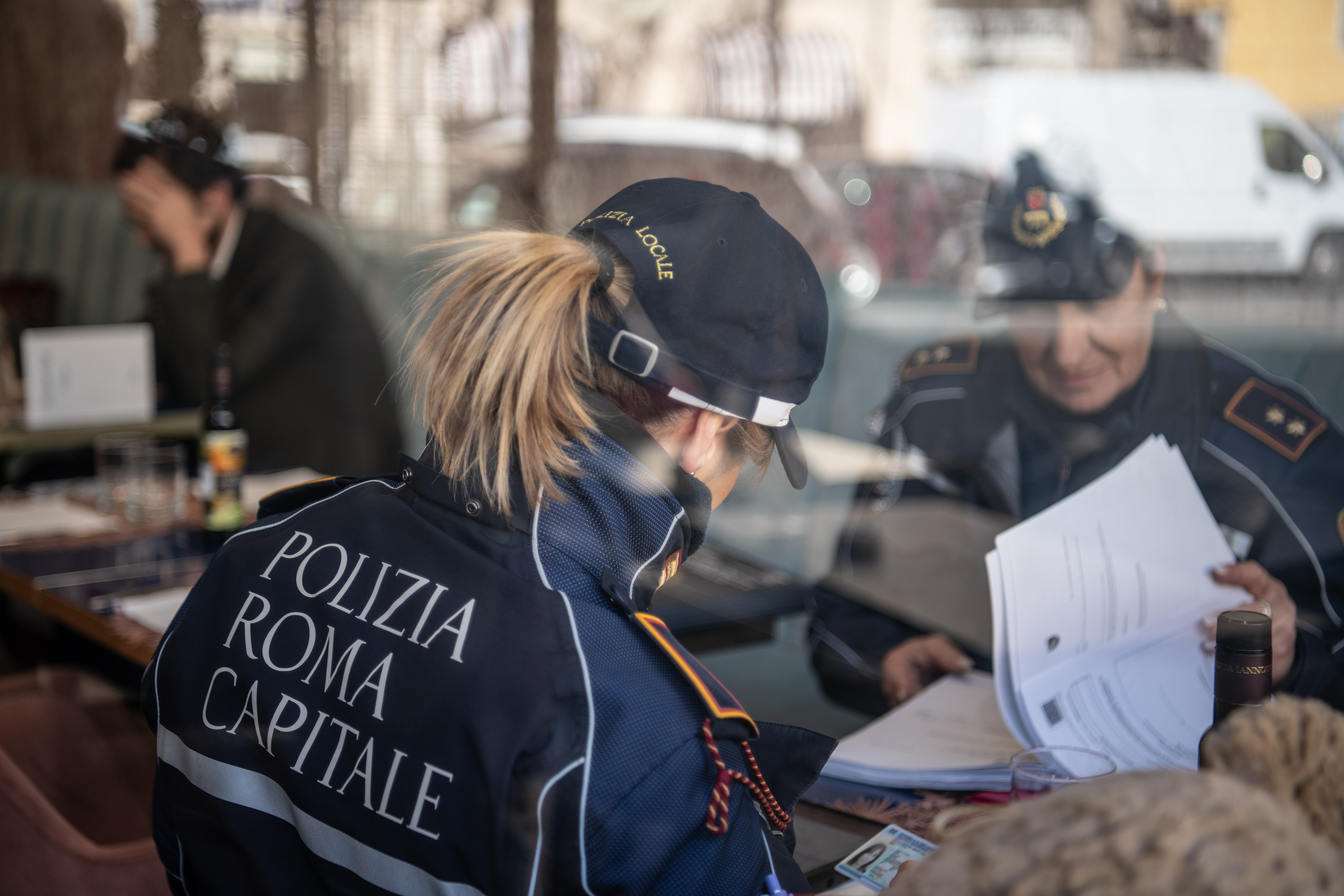 Quello che il vetro non nasconde: controlli nelle attività commerciali