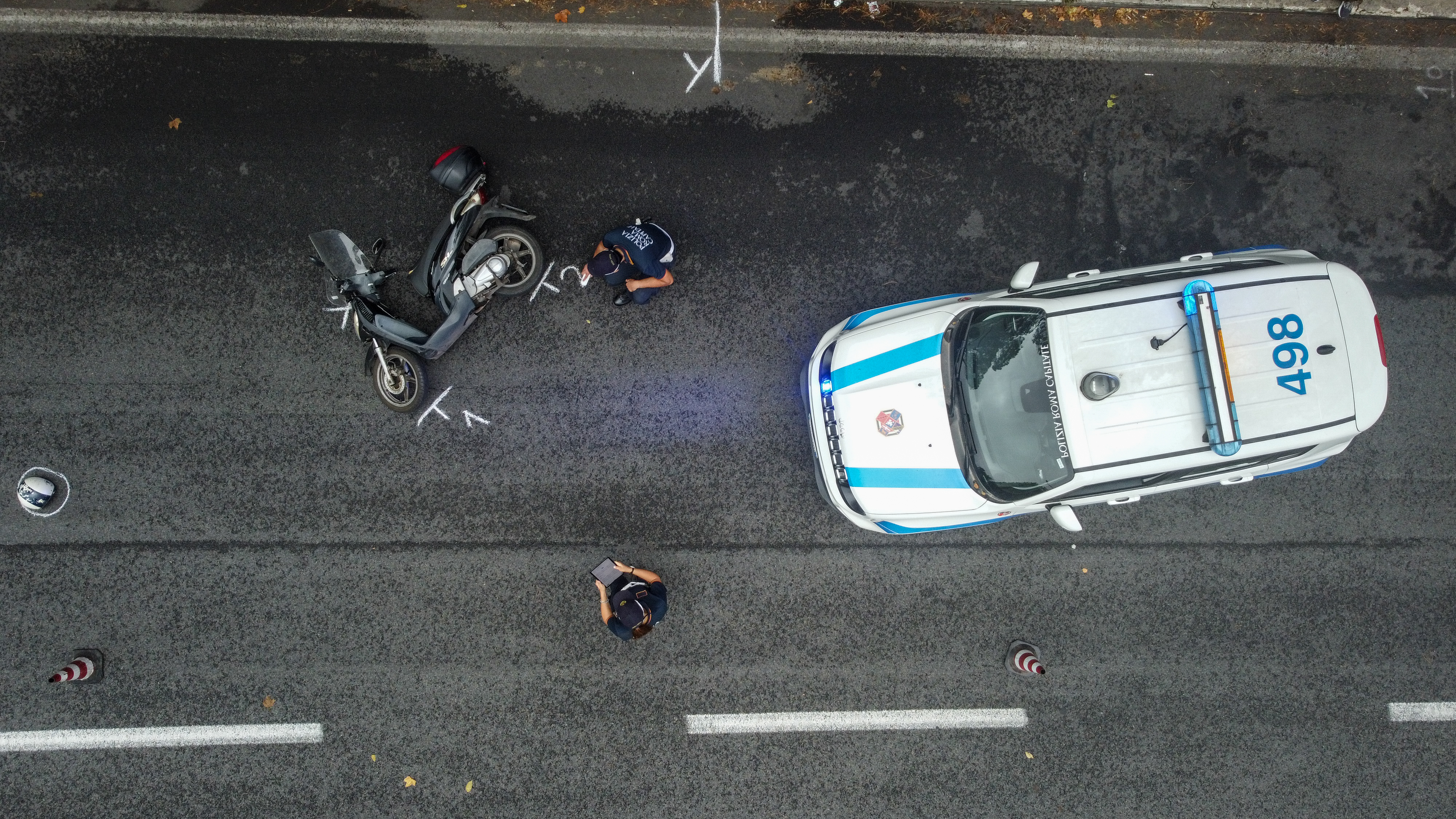 Ogni incidente lascia delle tracce. Il nostro compito è saperle leggere.

Dai rilievi alla ricostruzione della dinamica, ogni dettaglio può essere determinante per comprendere cosa è accaduto.

Precisione, competenza e responsabilità. Perché sulla strada, nulla va lasciato al caso.